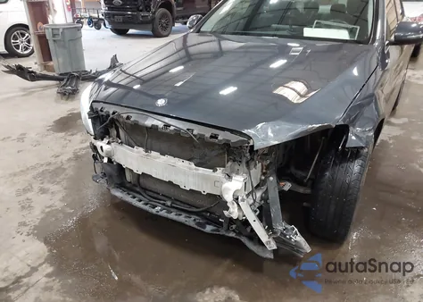 2016 Mercedes-Benz C 300 4Matic z USA, uszkodzony, nr VIN 55SWF4KB5GU166815